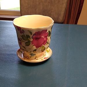 Nantucket Home Flower Planter/Saucer Porcelain gold trim Cottagecore